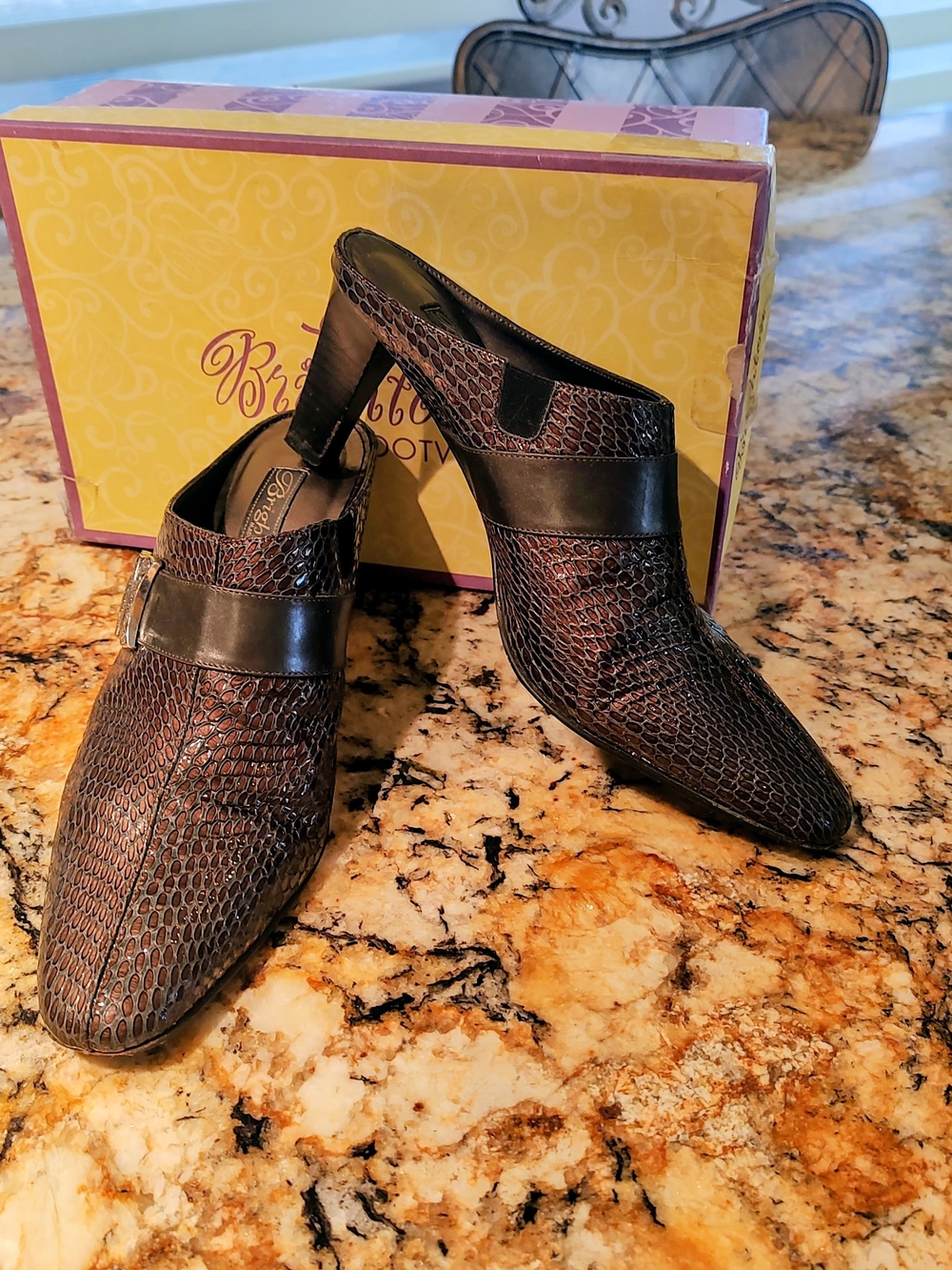 Brighton Rhyme Women’s Pewter Textured Slip-in Mules Size 9.5